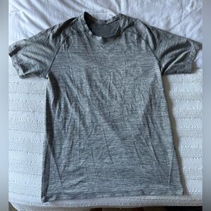 Lululemon Men’s Shirt